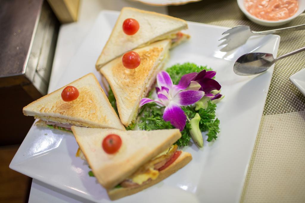 Hanoi Symphony Hotel Buitenkant foto